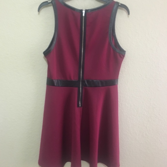 Red Zippered dress - Picture 4 of 7